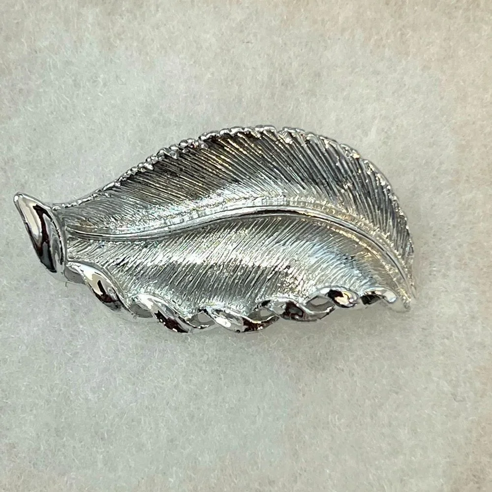 Elegant Gerry's Vintage Silver Leaf Brooch with Intricate Detailing